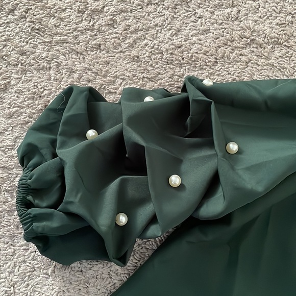 Off shoulder army green top with pearls - Picture 3 of 5